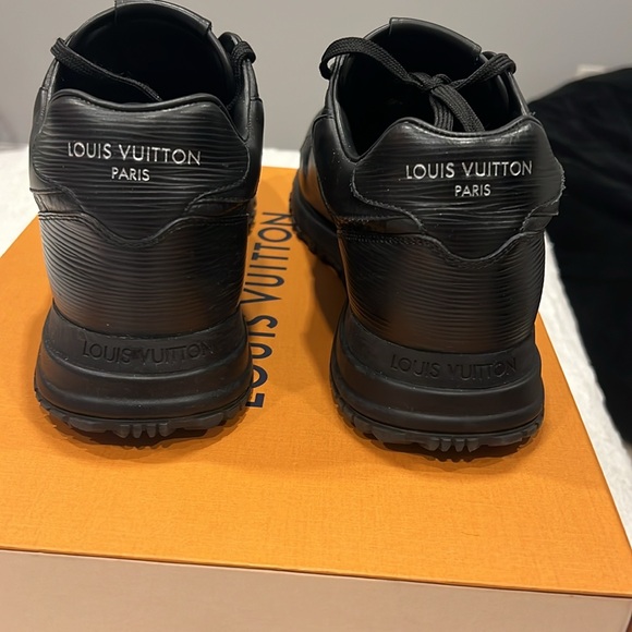 Men’s Louis Vuitton sneakers - Picture 4 of 8